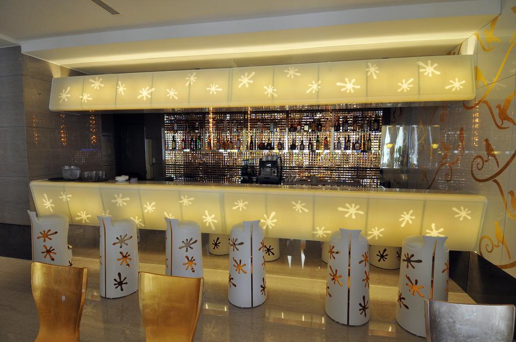 Monarch Skyline Hotel Lucsu Kültér fotó